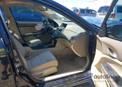 2010 Honda Accord 2.4 Lx-P z USA, uszkodzony, nr VIN 1HGCP2F44AA146333